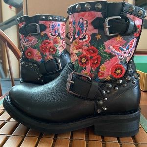 NWT Ash Black w/Embroidered Shaft and Embellishments Moto Boots Sz 5/35